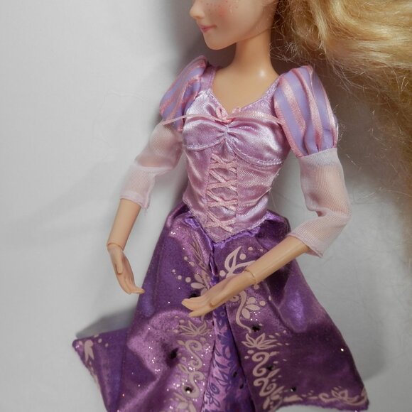 Disney Store Classic Tangled Rapunzel Doll Rhinestone Dress Articulated 6th Ed - Picture 7 of 10